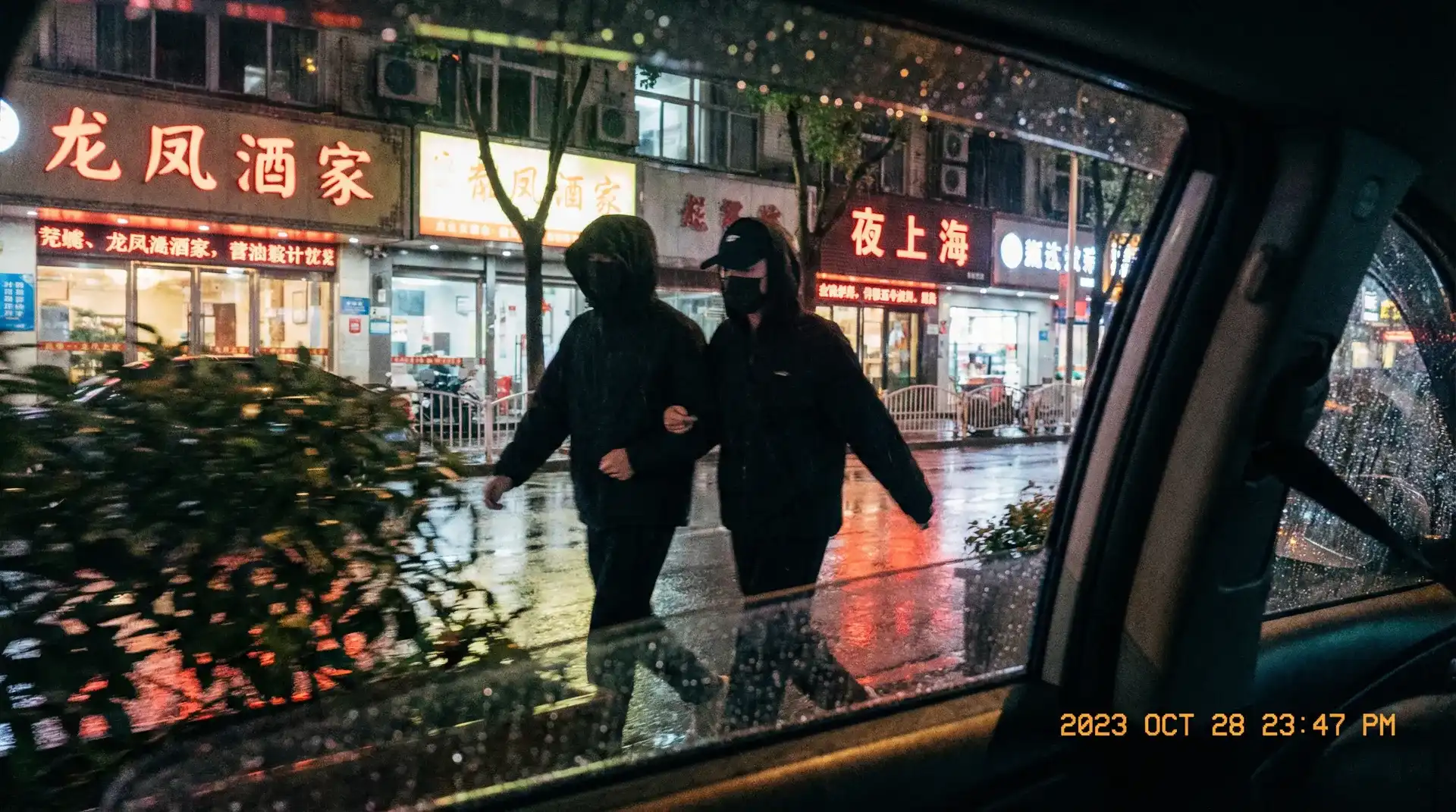 捷克街头塔诎双胞胎 - 顶流明星深夜密会现场抓拍照片